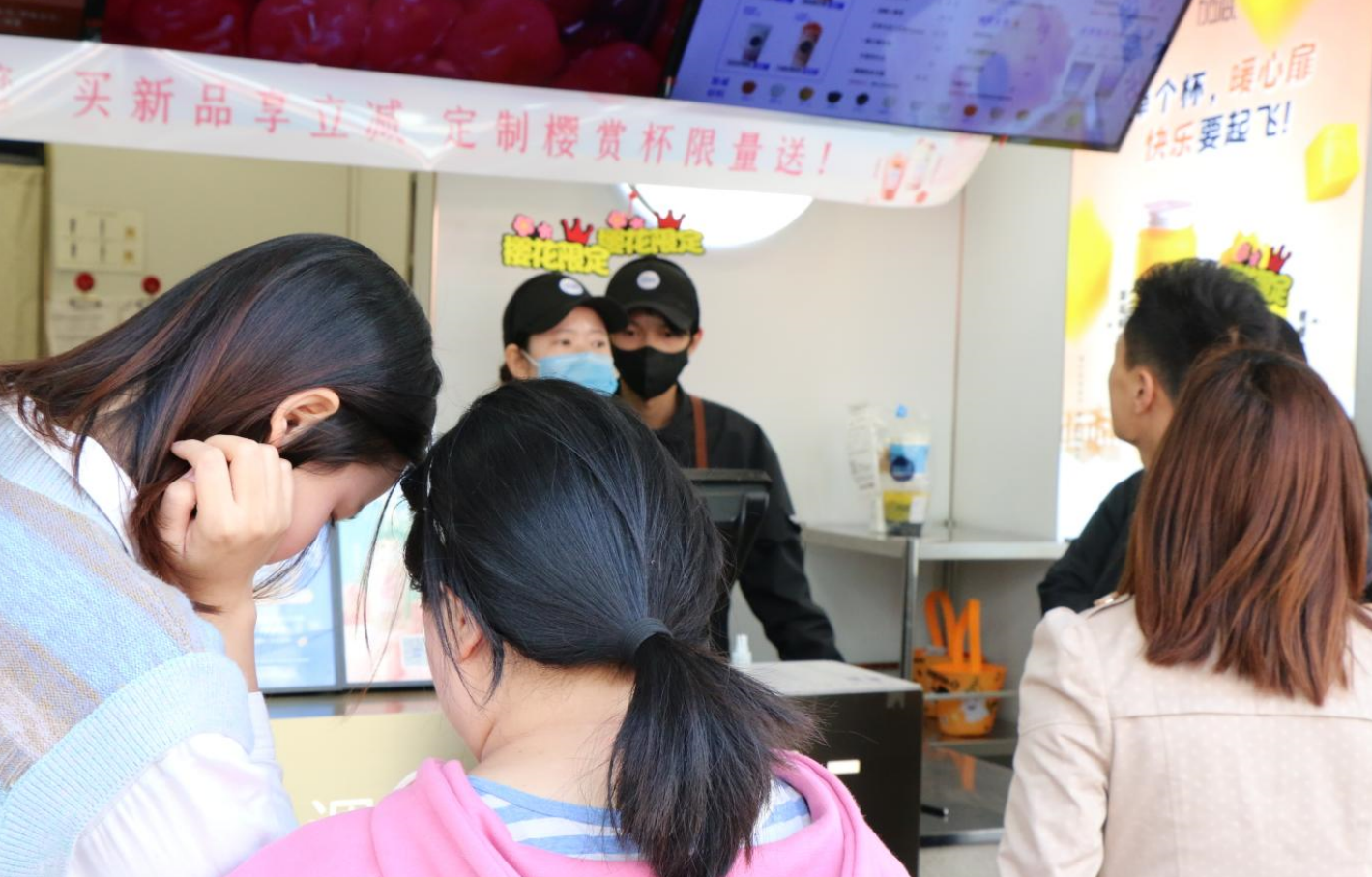 大红鹰娱乐奶茶：一家奶茶店的发展需要重点关注哪两个问题
