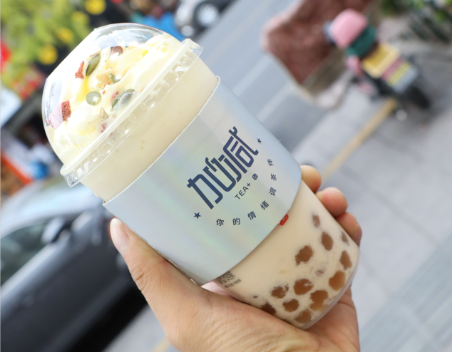 大红鹰娱乐茶饮：选择奶茶加盟品牌可以考虑从三个方面入手